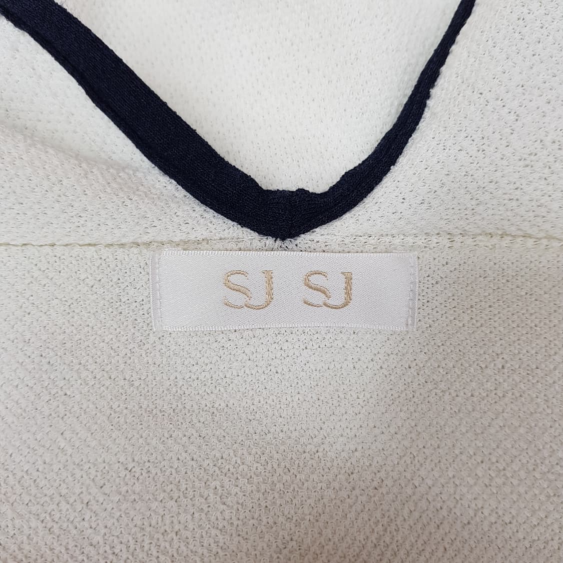 한섬 sjsj 2023 배색 트리밍 반팔 니트 가디건 F사이즈 상품이미지5