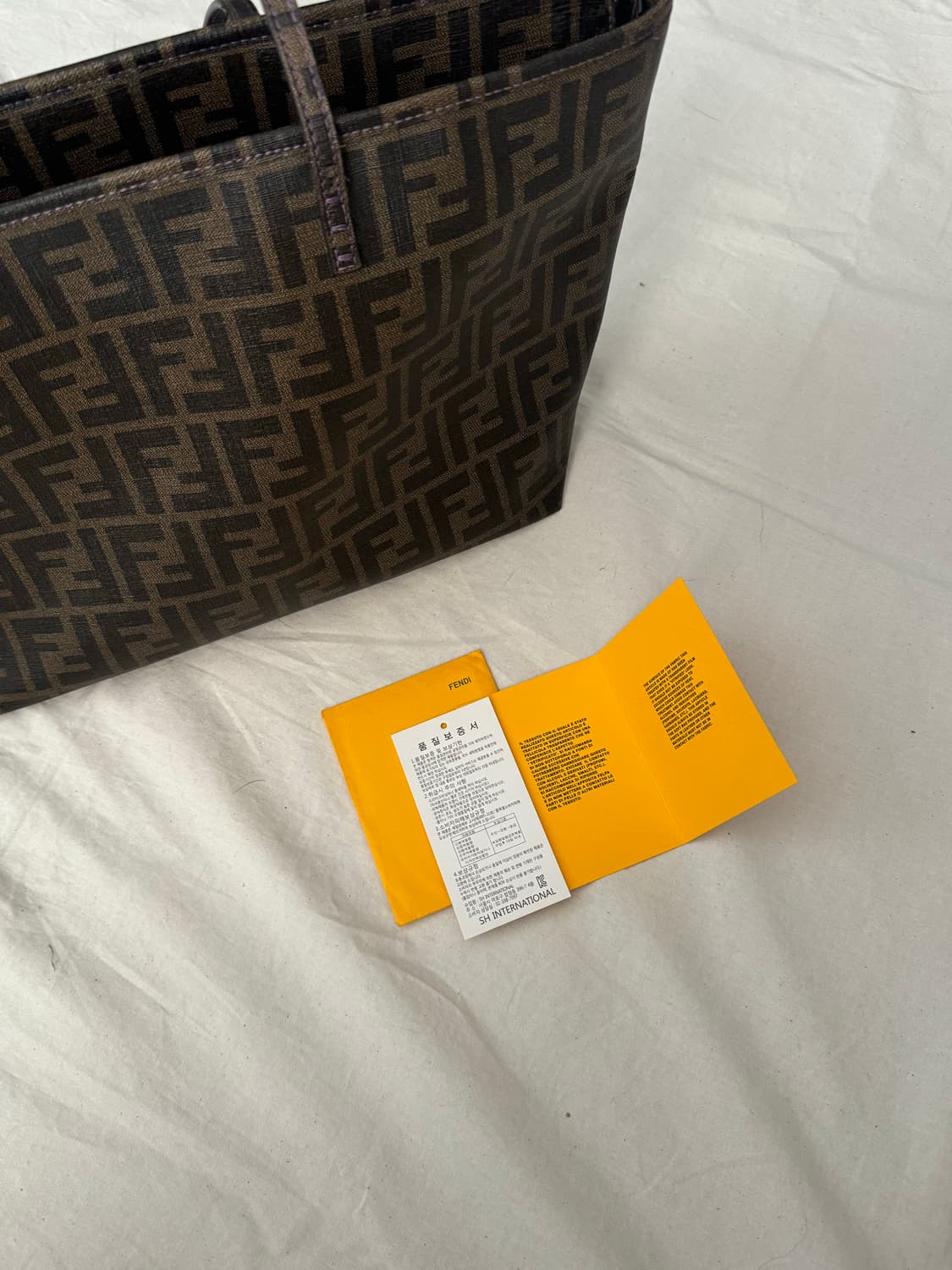 Fendi 주카 쇼퍼백 상품이미지7