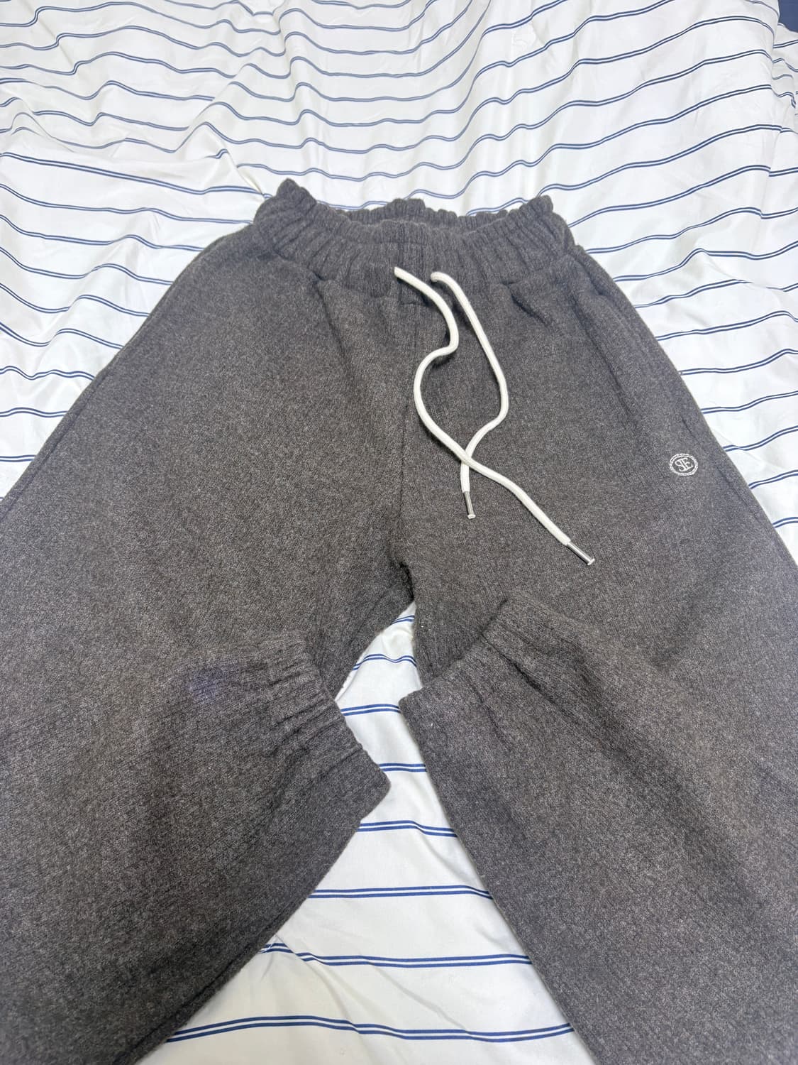 시엔느 심볼 니트 조거 브라운 상품이미지2