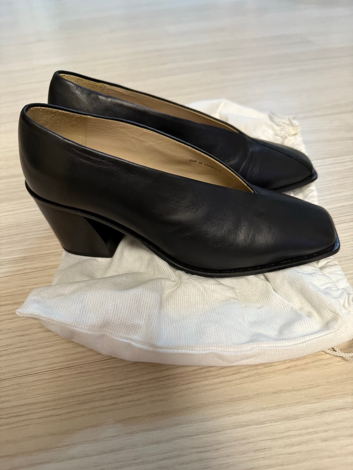 COS 스퀘어토 블랙펌프스 상품이미지2