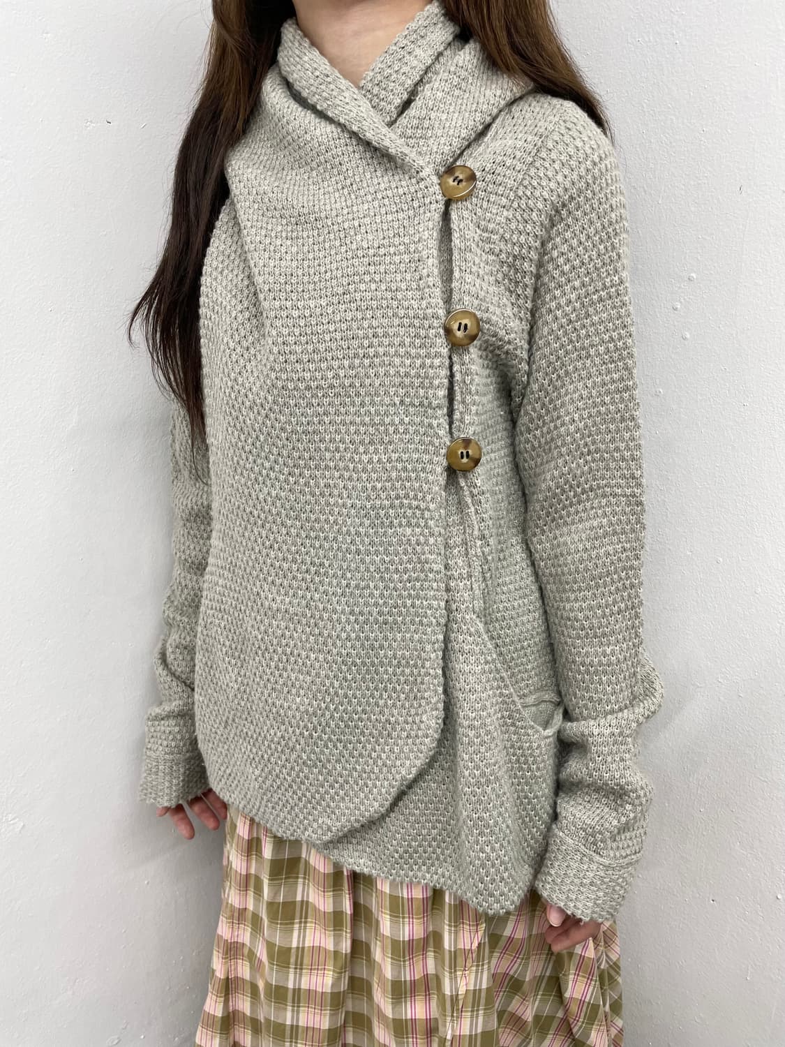 아방가르드 버튼 디테일 울 블렌디드 가디건 상품이미지2