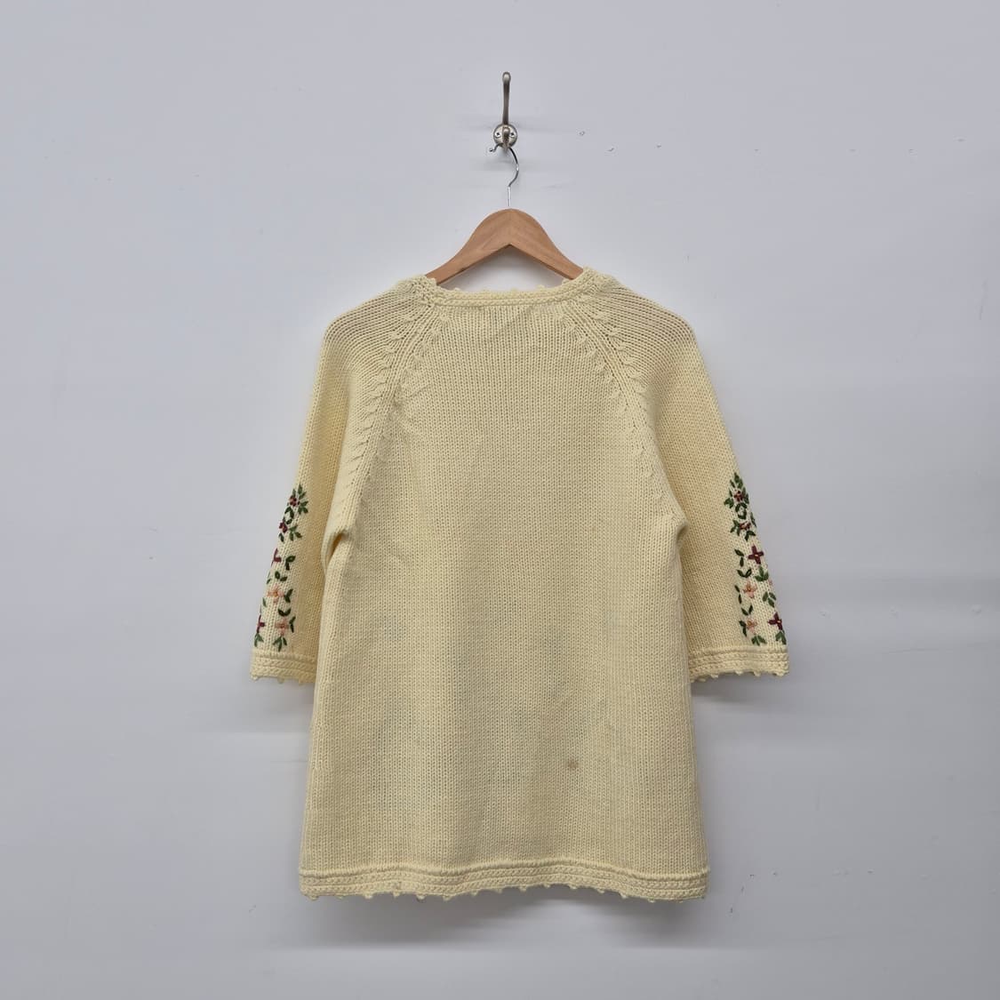 핸드메이드 아이보리색 꽃무늬 자수 니트 여성 M 상품이미지5