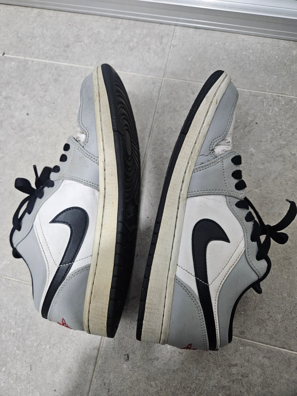 나이키 조던1 로우 스모크그레이 상품이미지2