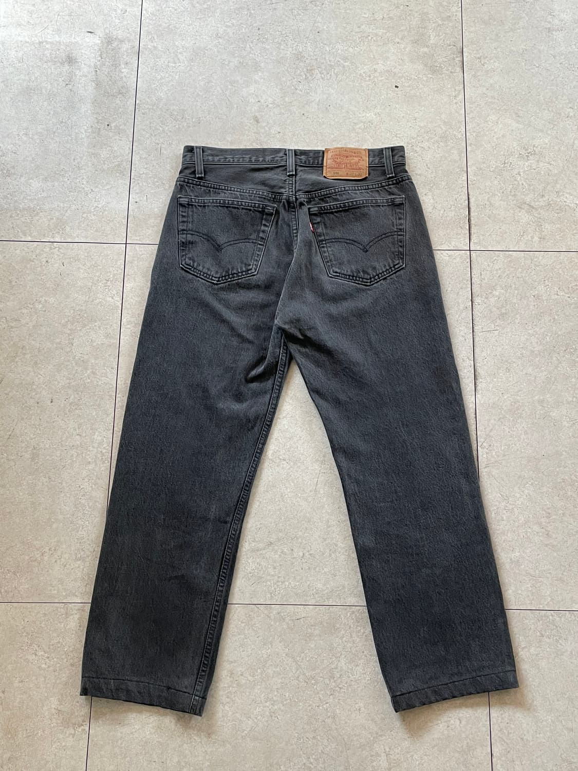 리바이스 501 블랙 데님 팬츠 상품이미지1