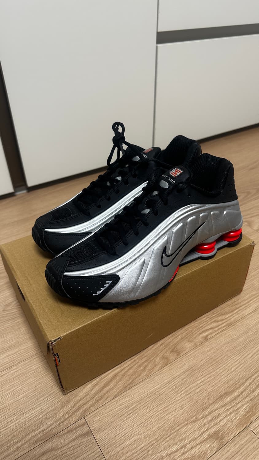 나이키 샥스 R4 메탈릭 실버 레드 265 상품이미지1