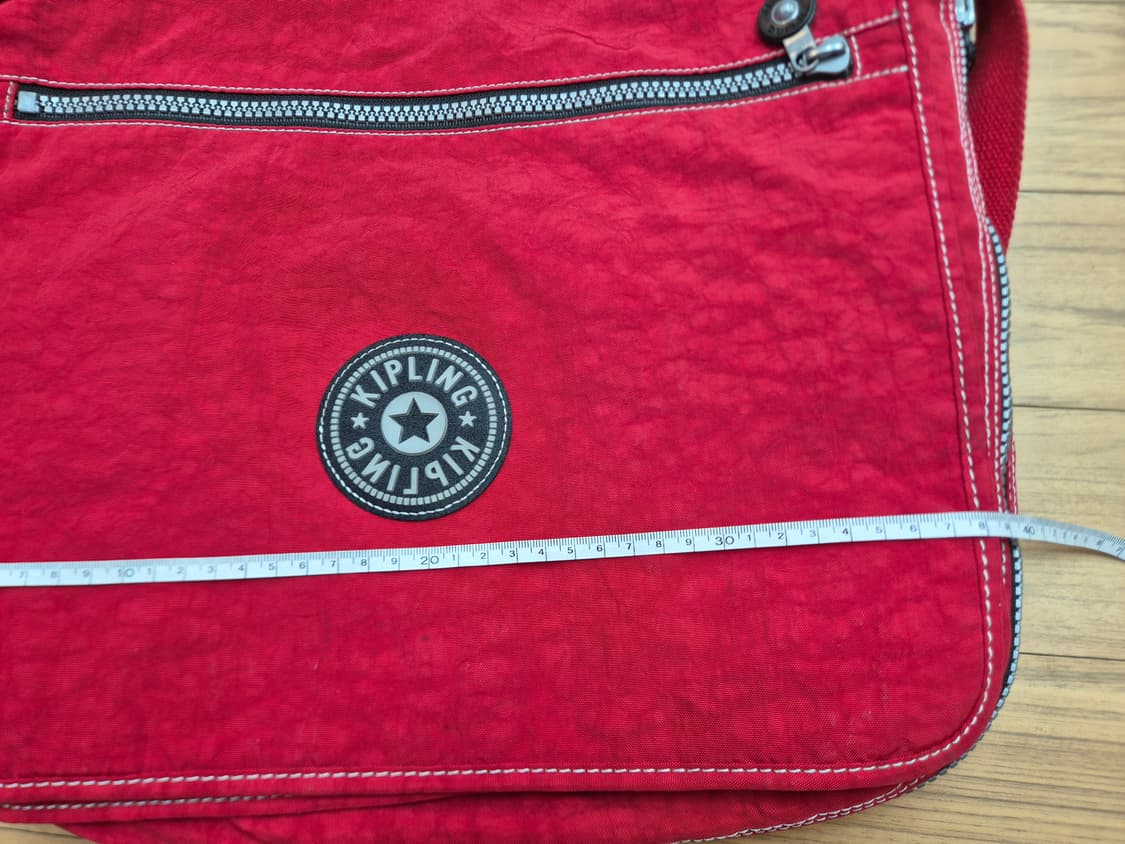 키플링 빨간색 크로스백 판매합니다. 몽키 키링 달려있어서 귀여워요. 가방 상품이미지7