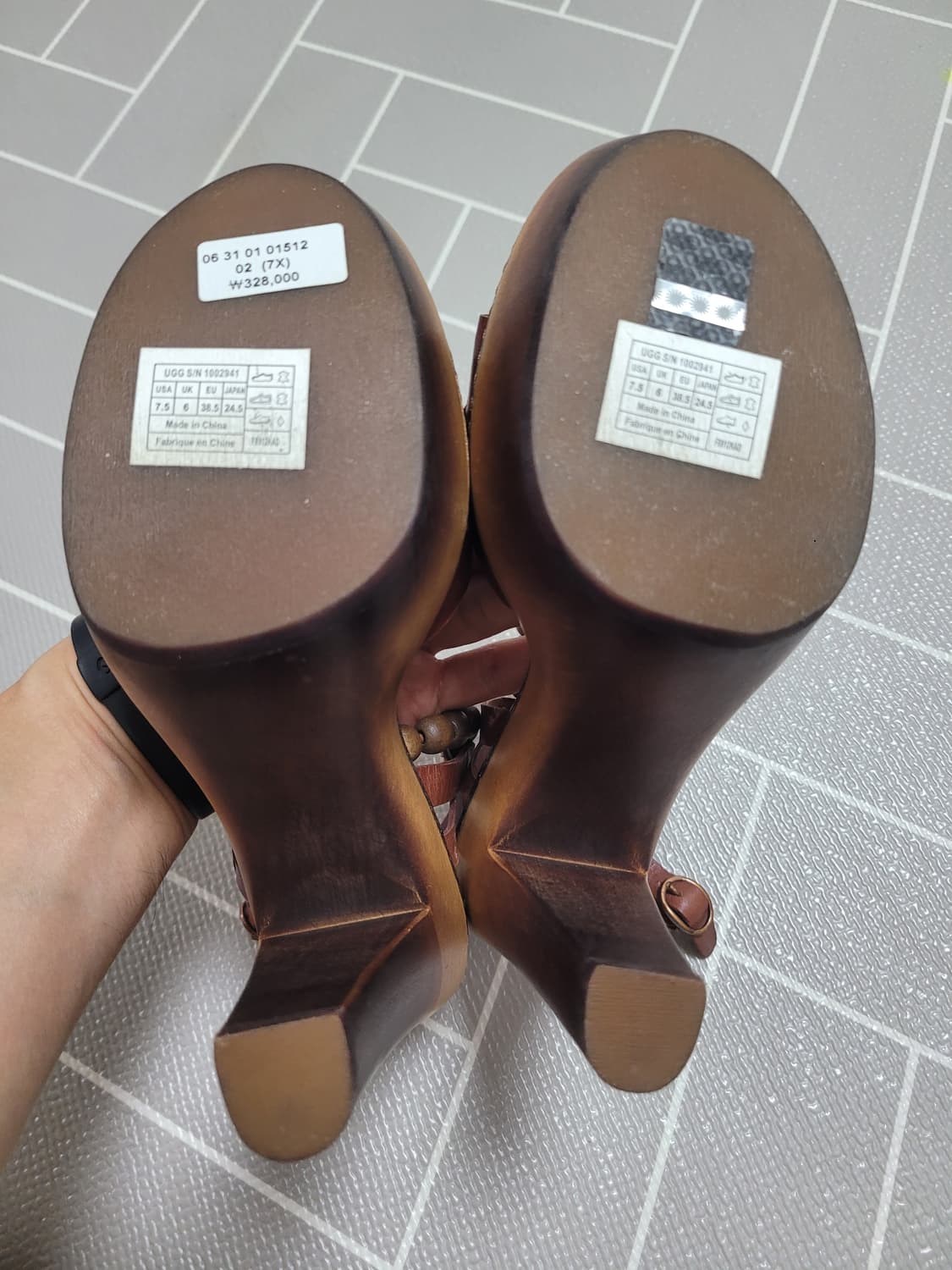 새상품) UGG 어그 누드 태닝 우드 스트랩 힐 슈즈 245 상품이미지5