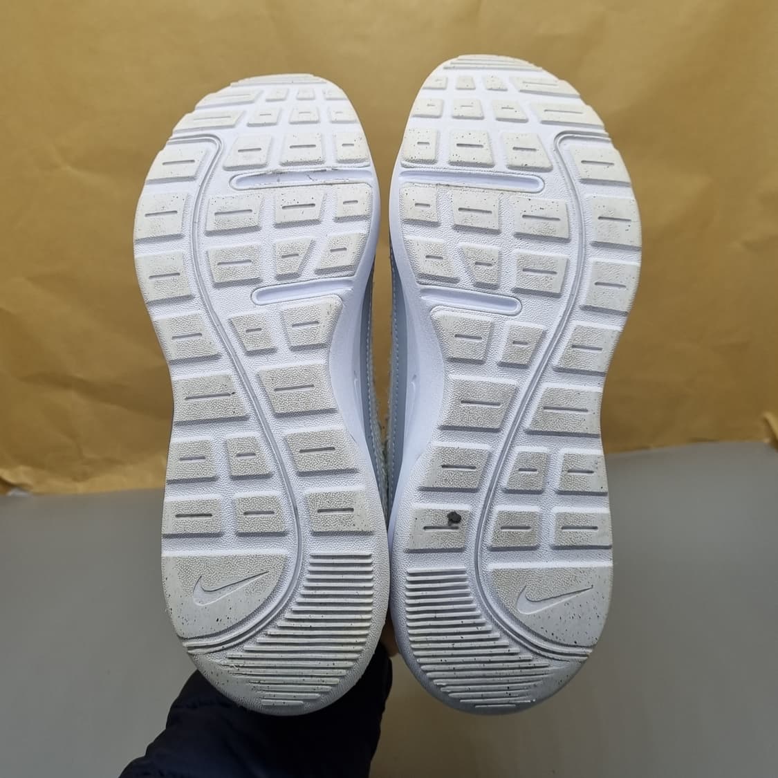 나이키 에어맥스 AP 여성운동화235  상품이미지3