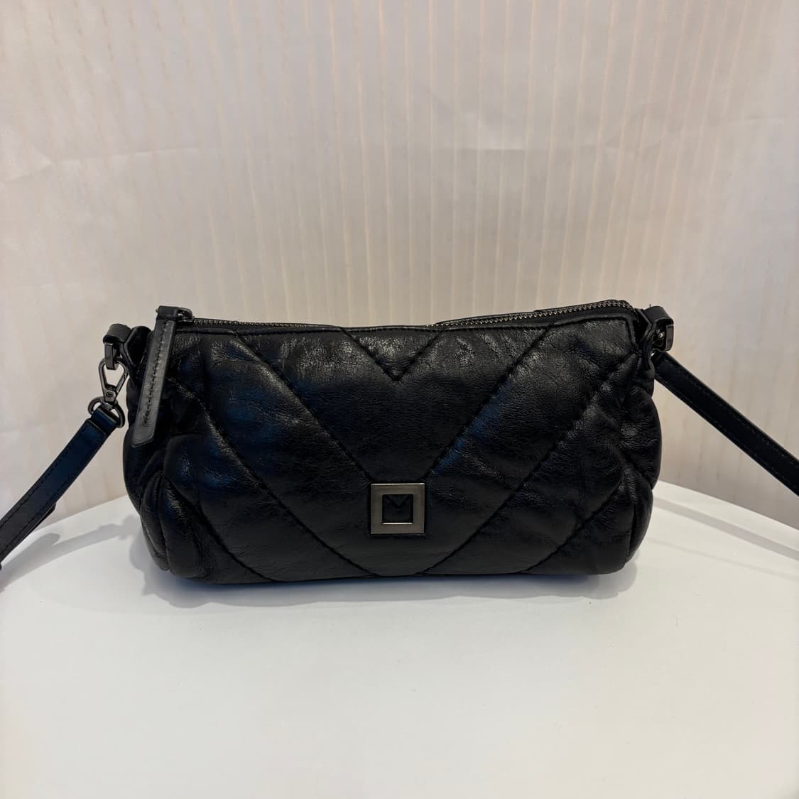 정품 루즈앤라운지 램스킨 크로스백    상품이미지2