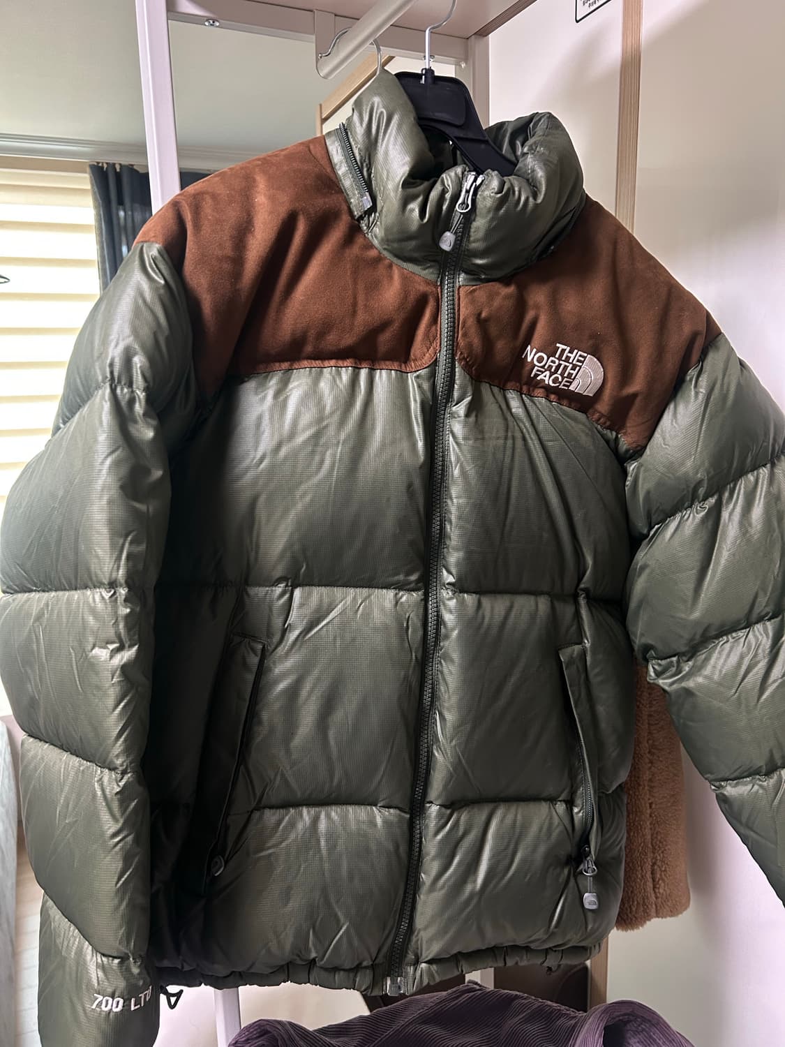 노스페이스 700 눕시 그린브라운 패딩 상품이미지1