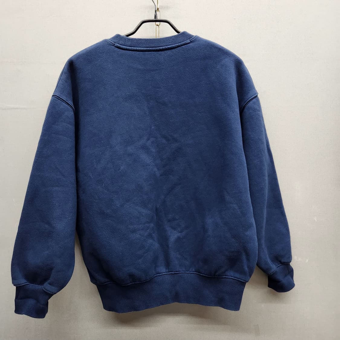 OIOI 오아이오아이 빅로고 자수 오버핏 맨투맨 L~XL 상품이미지4