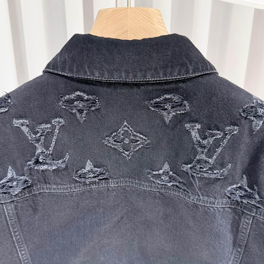 (S/52) / 26년신형 루이비통 모노그램 디스트로이드 데님 트러커자켓 상품이미지6