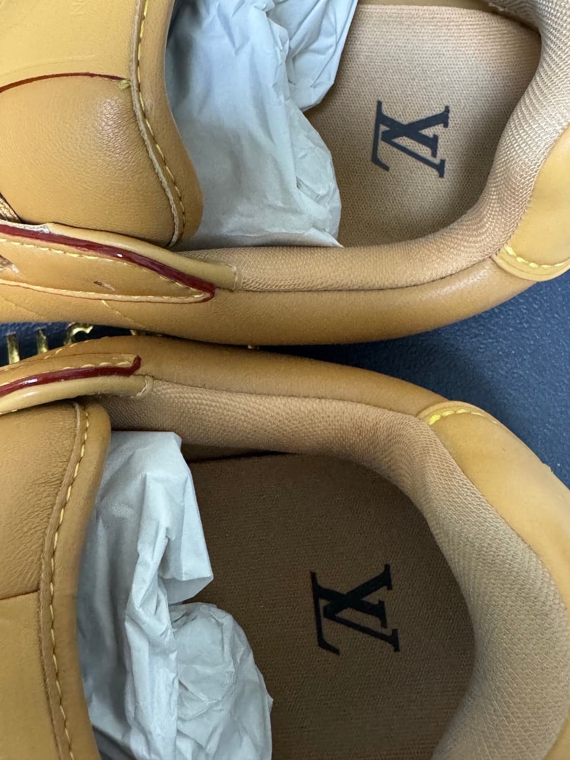 Louis Vuitton 루이비통 LV 버터소프트 로고 레더 코르테즈 상품이미지8