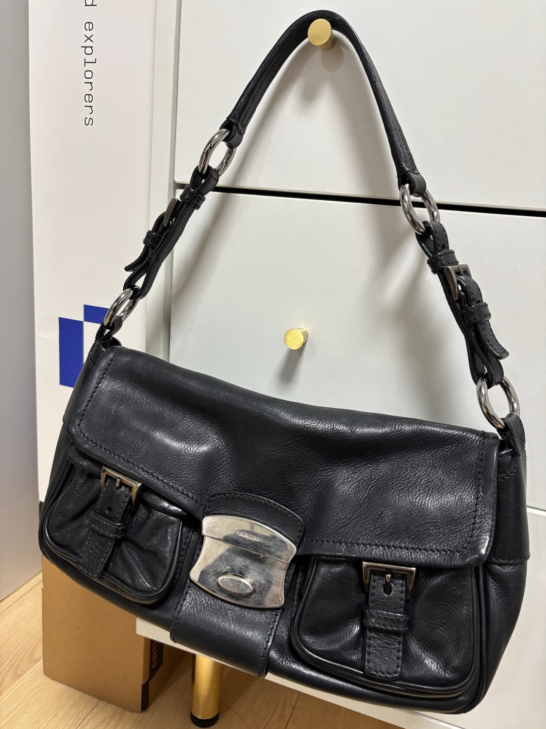 프라다 레더 투포켓 숄더백 상품이미지1