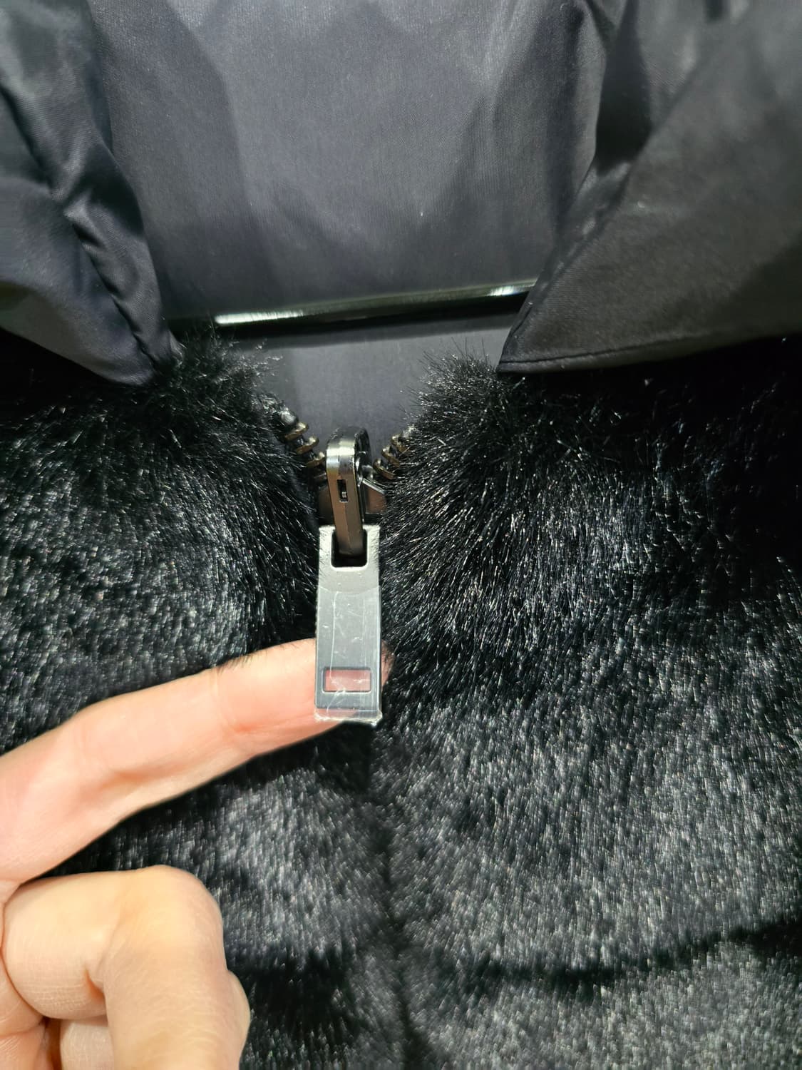 블랙 퍼 후드 패딩 점퍼 상품이미지2