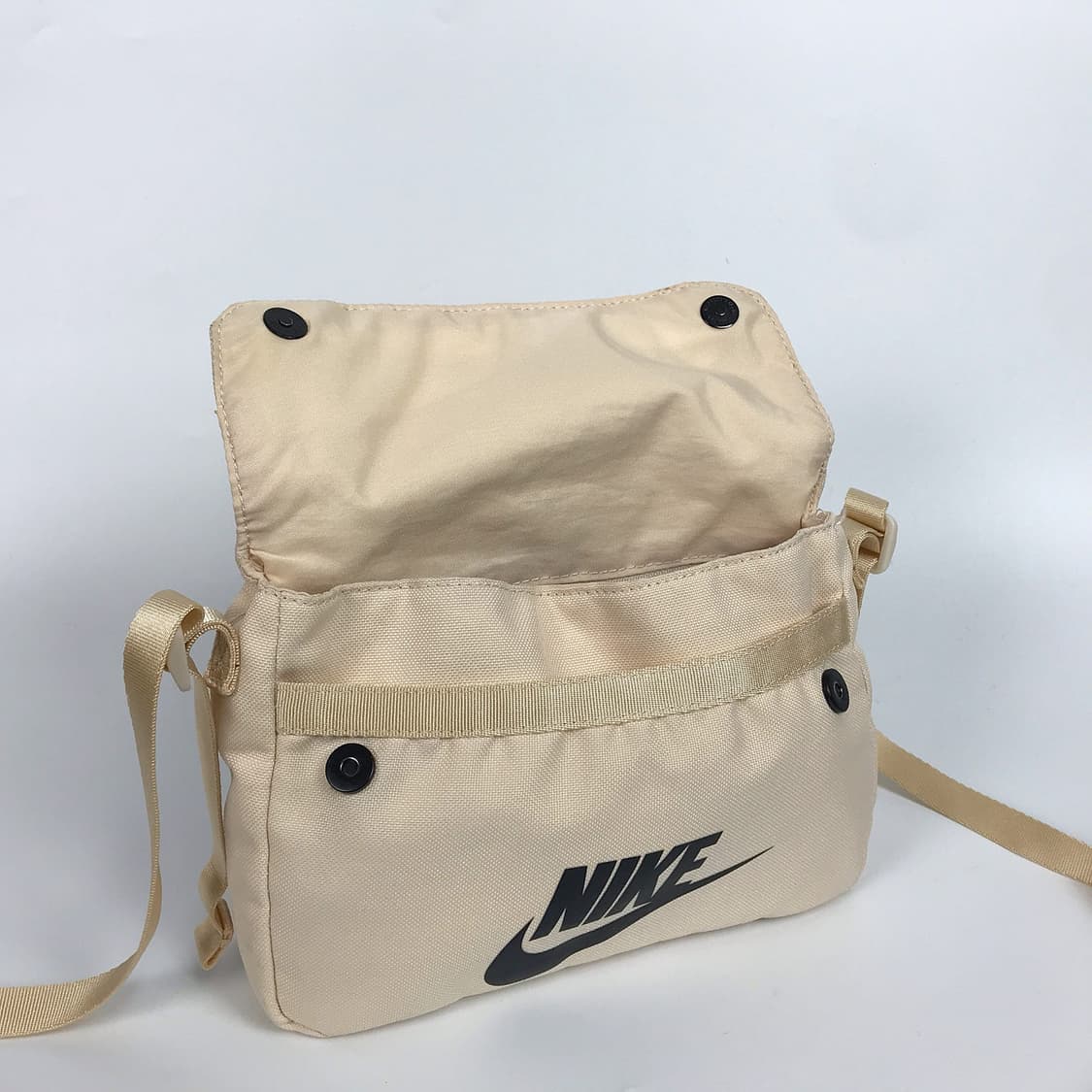 나이키 퓨추라 365 크로스백 가방 상품이미지5
