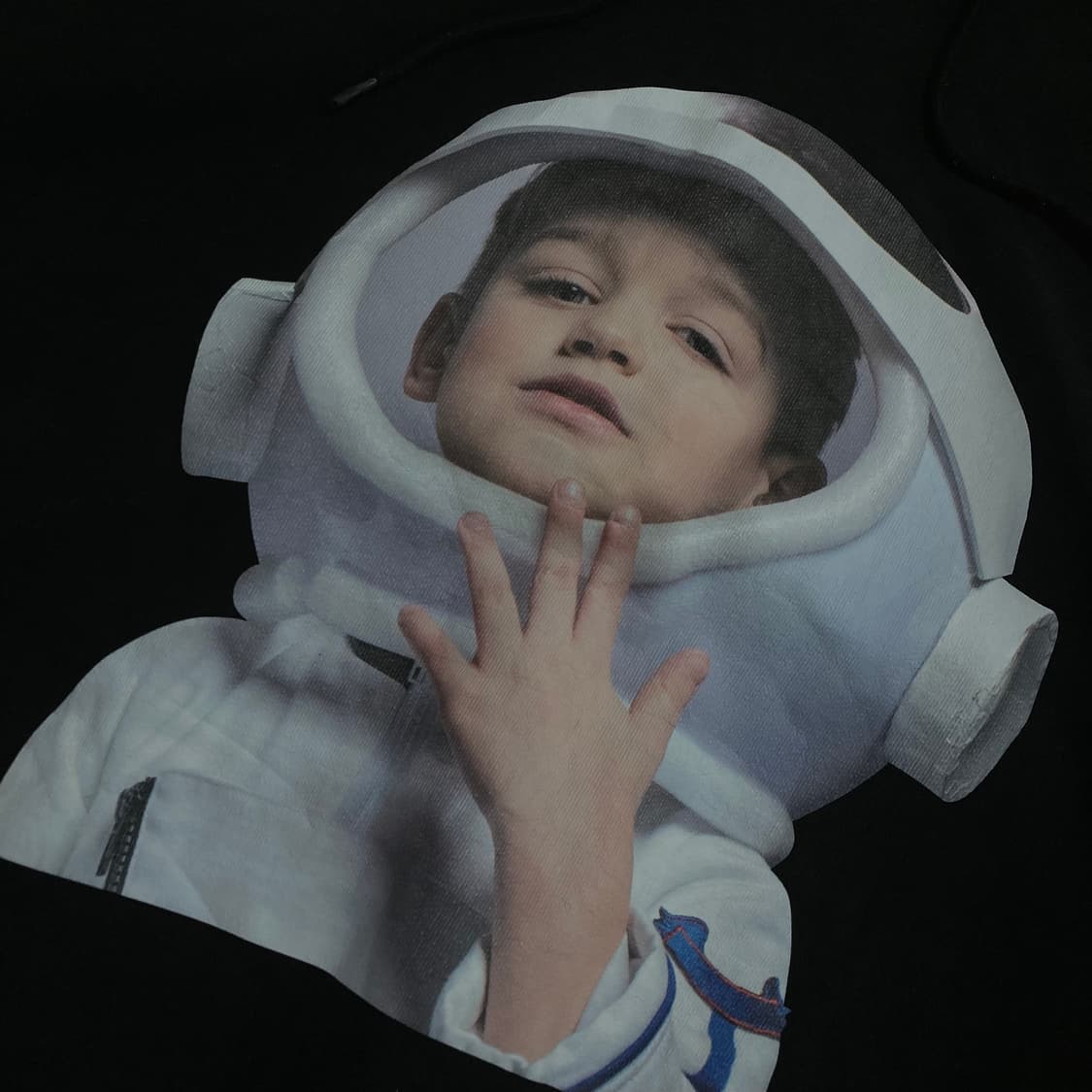 아크메드라비 베이비 페이스 빅로고 블랙 후드티 상품이미지4