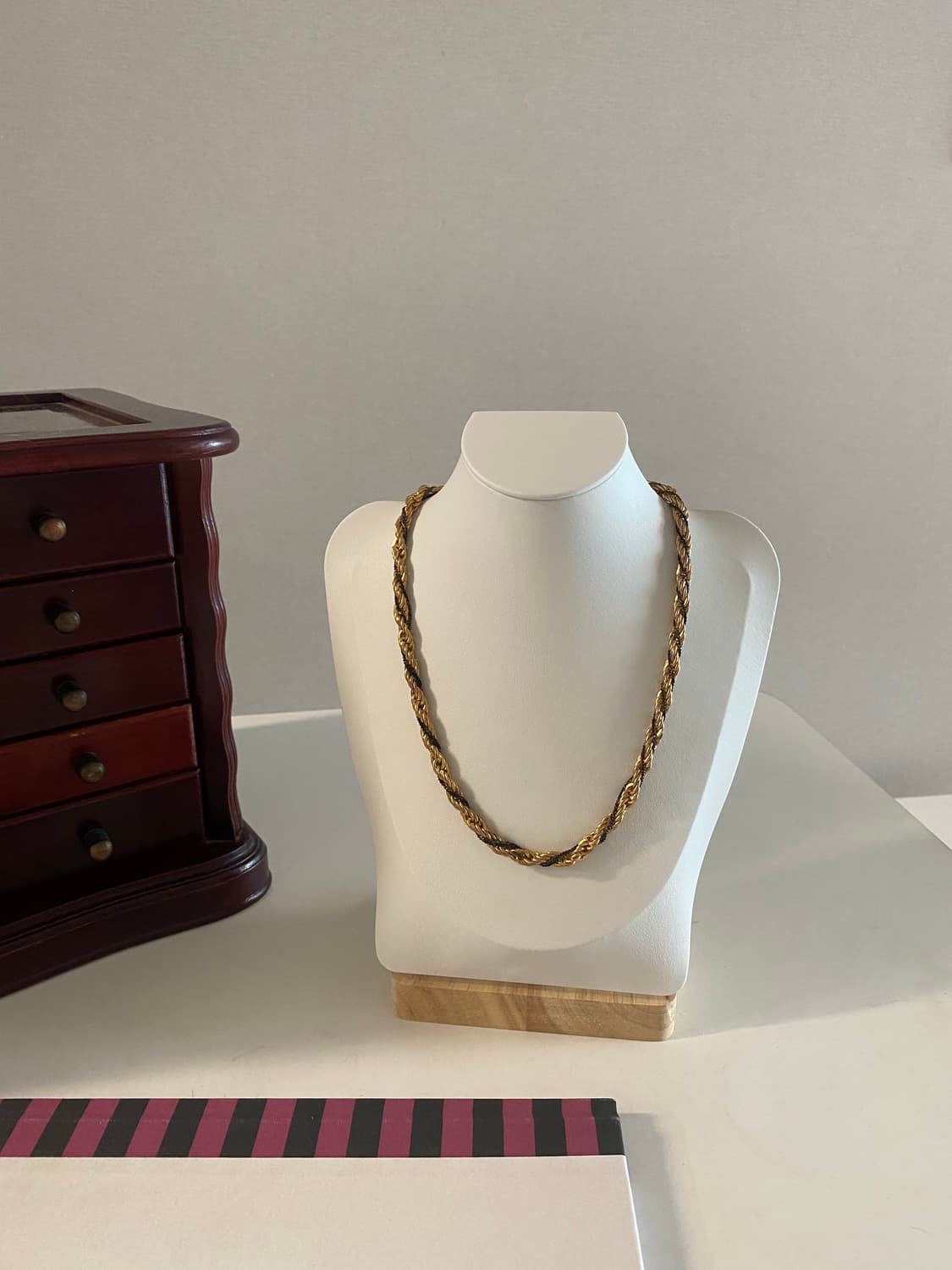 골드 체인 트위스트 목걸이 상품이미지2