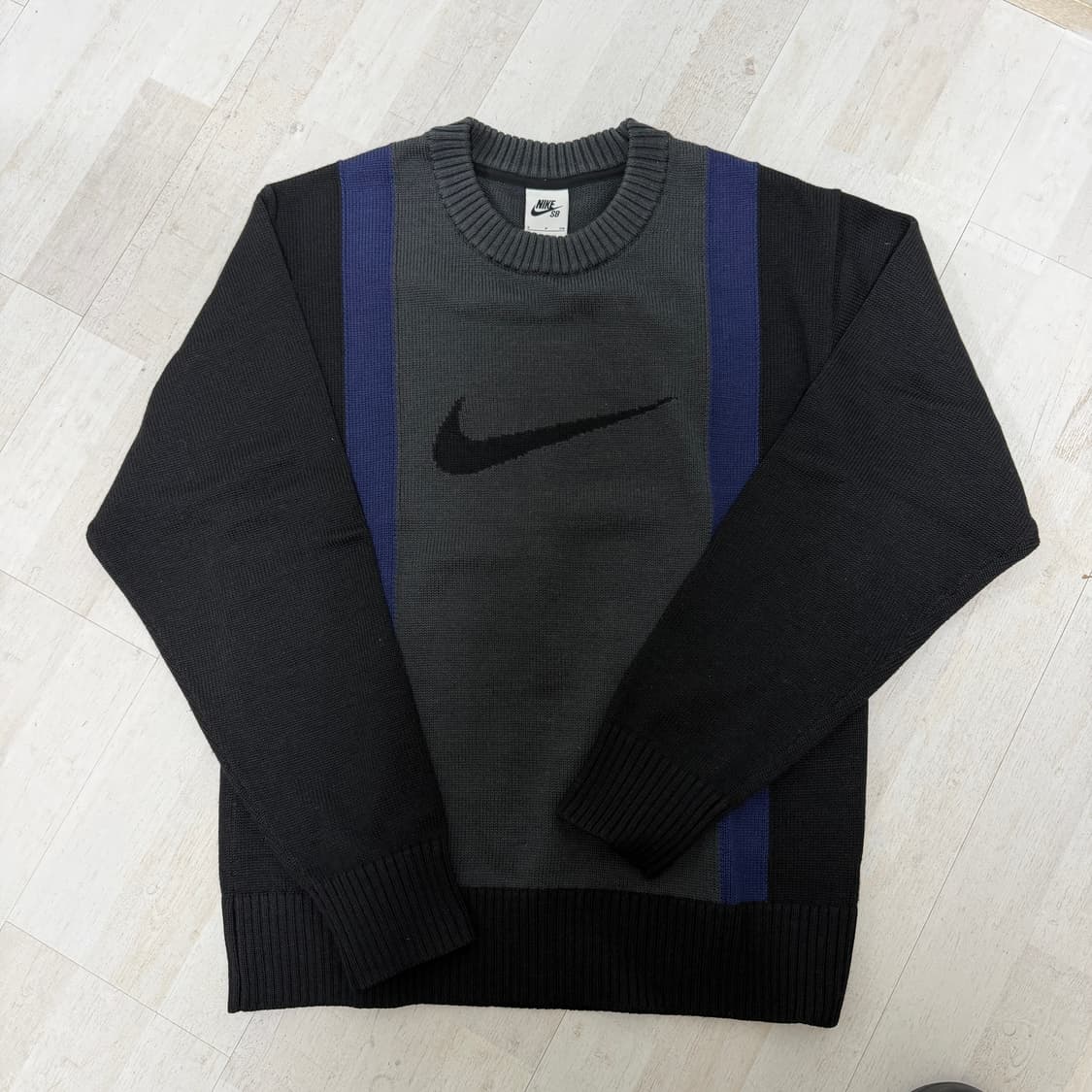 나이키 sb 스우시 스트라이프 스웨터 DD0579-010 상품이미지1