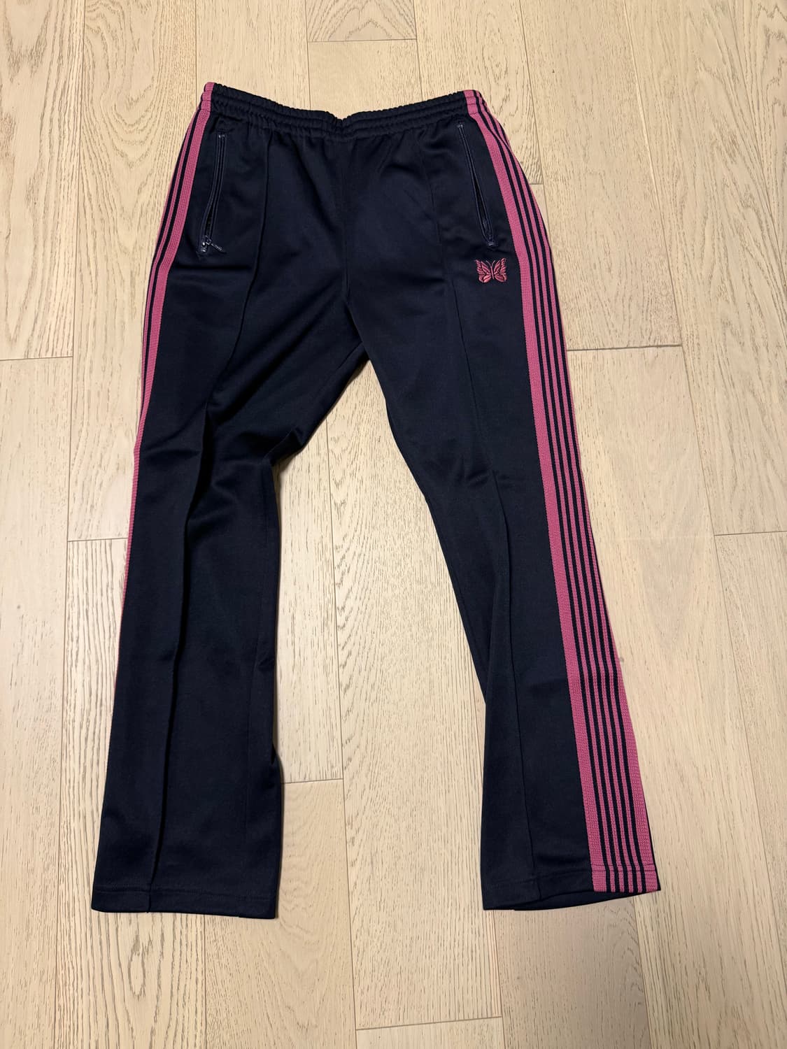 니들스 트랙팬츠 내로우핏 상품이미지1