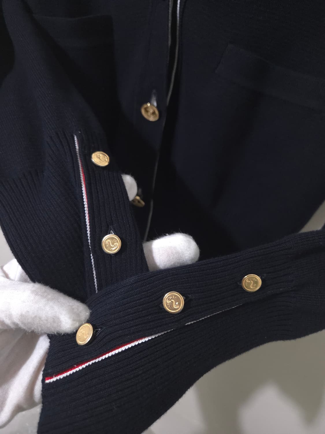 [새상품급] 톰브라운 밀라노스티치 여성 금장 가디건 40 Size 상품이미지8