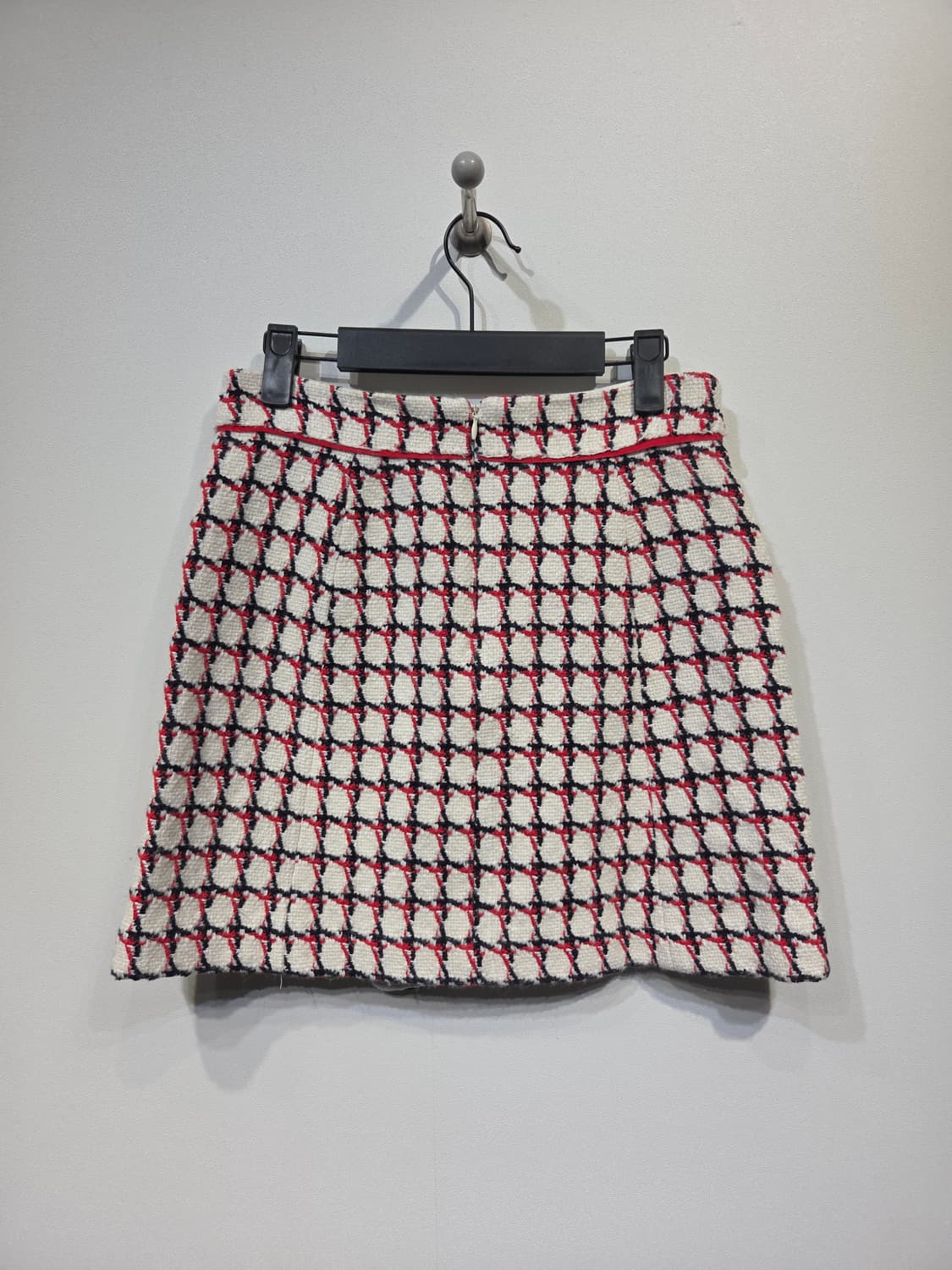 온앤온(on & on) 레드 체크 트위드 언발 미니 스커트 상품이미지3