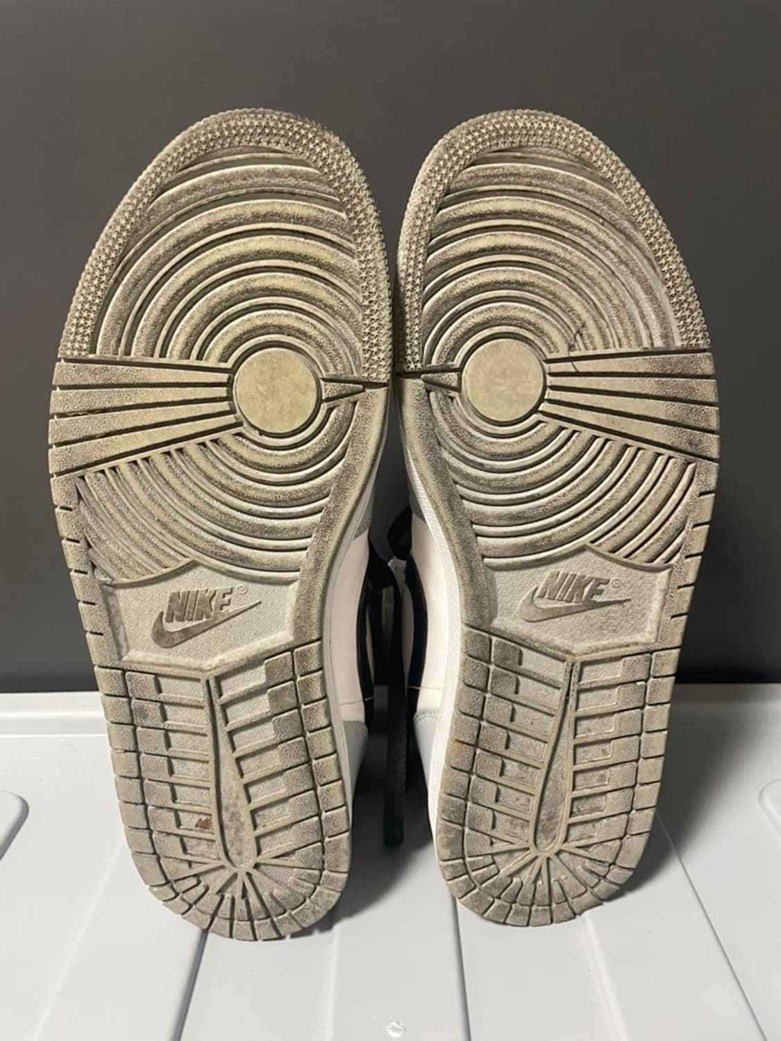 나이키 조던1 미드 그레이 US10.5(285mm) 상품이미지3