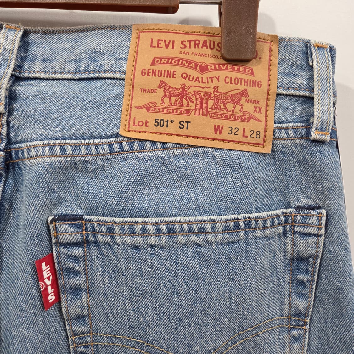 리바이스 501 빅E 프리미엄 사이드라인 연청 데님팬츠 32/28 상품이미지4