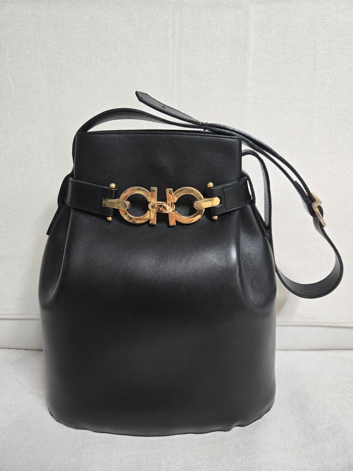 페라가모 버킷백 상품이미지1