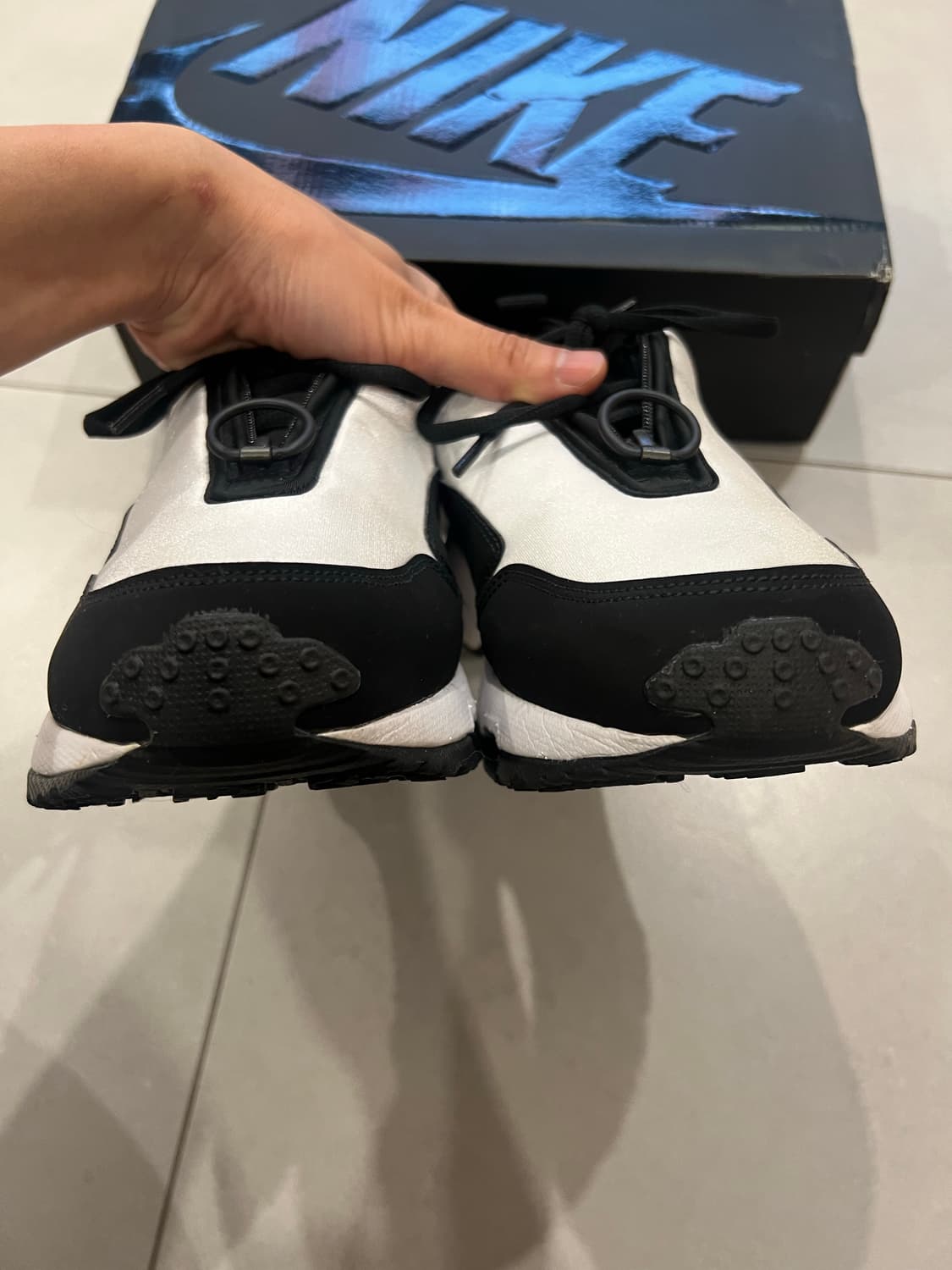 나이키 꼼데 선더 맥스 블랙화이트 M275 상품이미지3