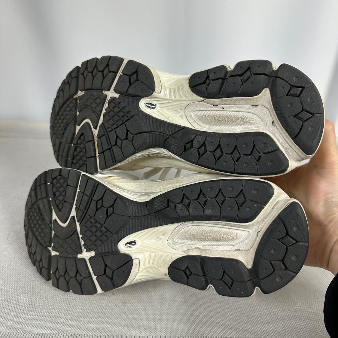 뉴발란스 2002RE 베이지 스니커즈 상품이미지5