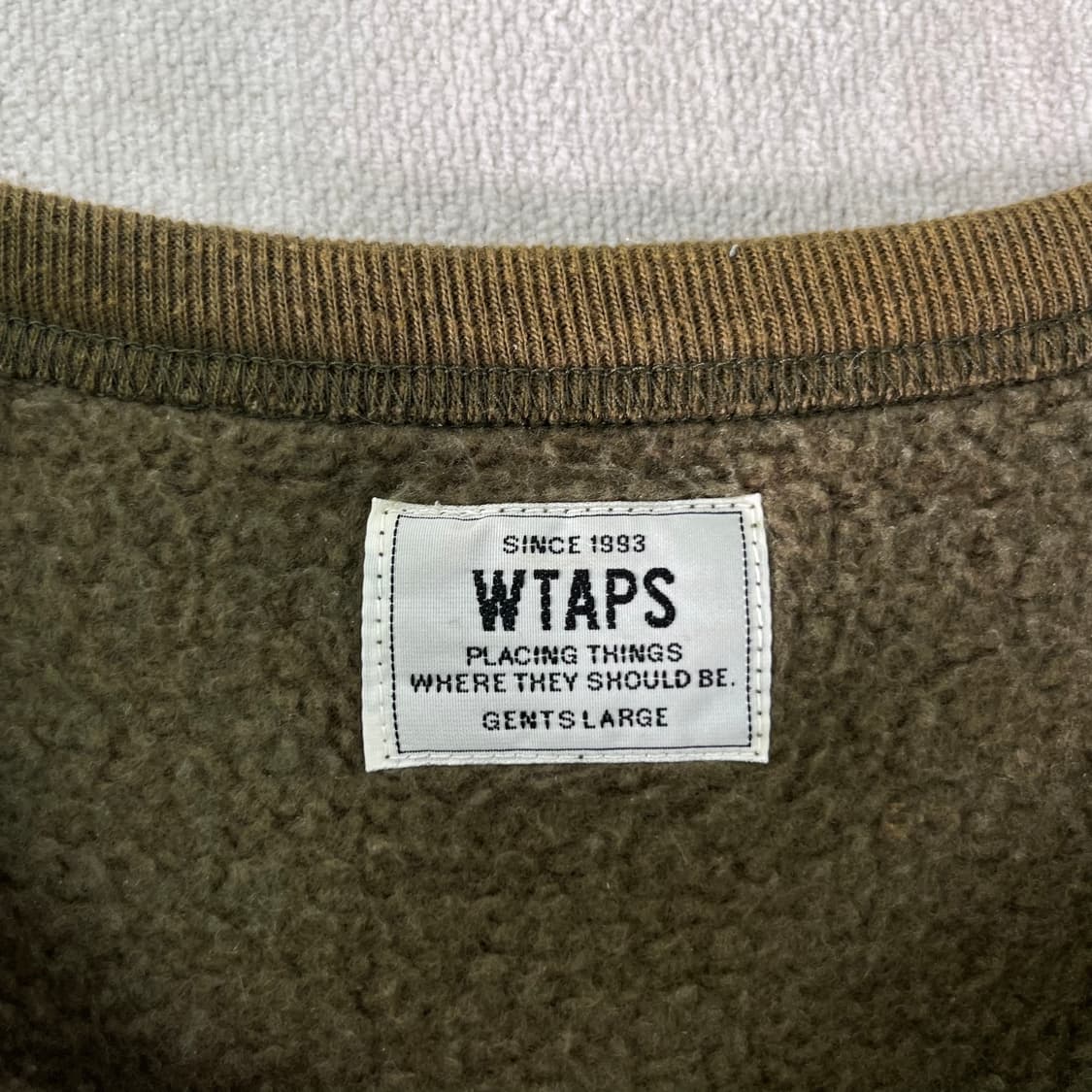 100 더블탭스 올리브 카키 맨투맨 상품이미지3