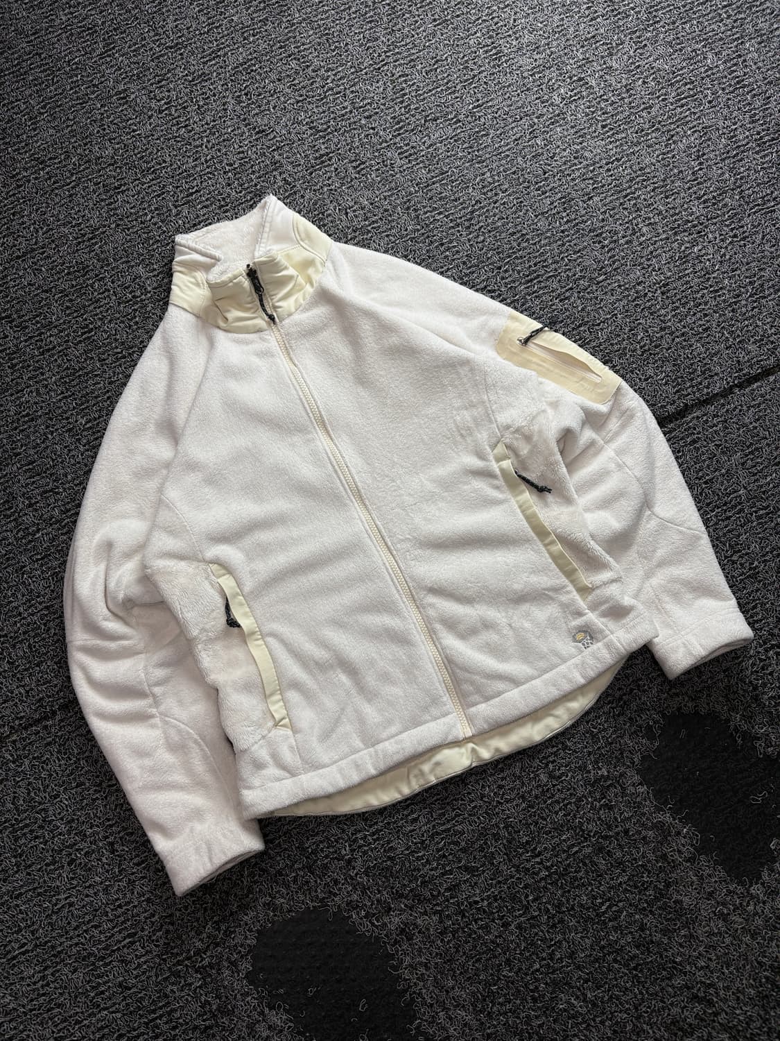 마운틴 하드웨어 화이트 쉐르파 플리스 자켓 3737 상품이미지1