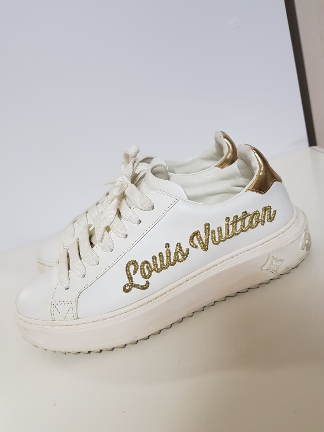 루이비통 타임아웃 스니커즈 상품이미지2