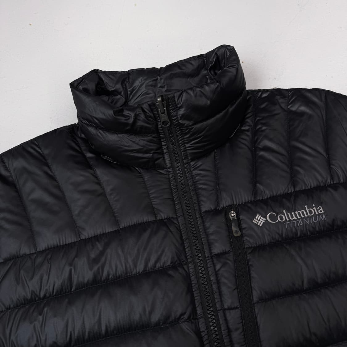 컬럼비아 애벌레 고프코어 경량패딩 블랙 상품이미지3