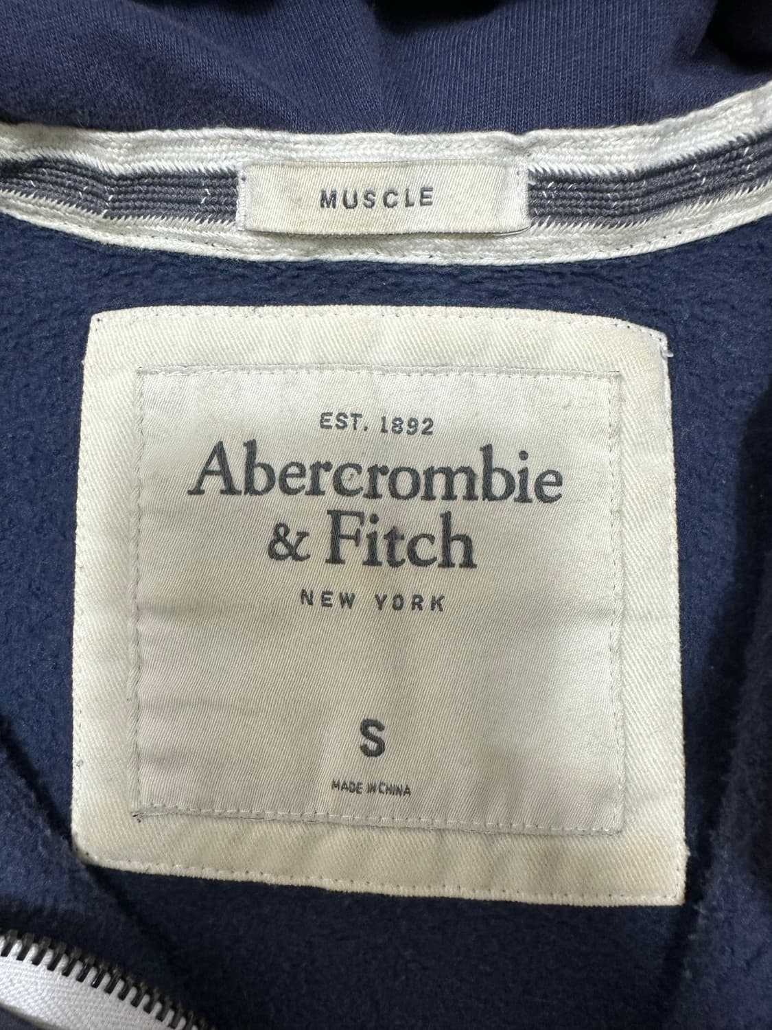 아베크롬비 스펠로고 네이비 후드집업 상품이미지4