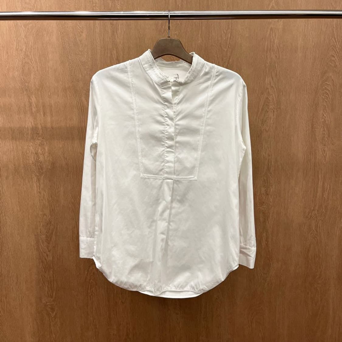 코스 코튼 셔츠 헨리넥 버튼 클로징 스퀘어 라인 절개 디테일 화이트 상품이미지2