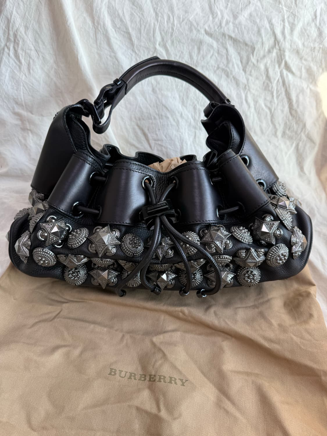 Y2k 스터드백 버버리 한정판 가방 상품이미지2