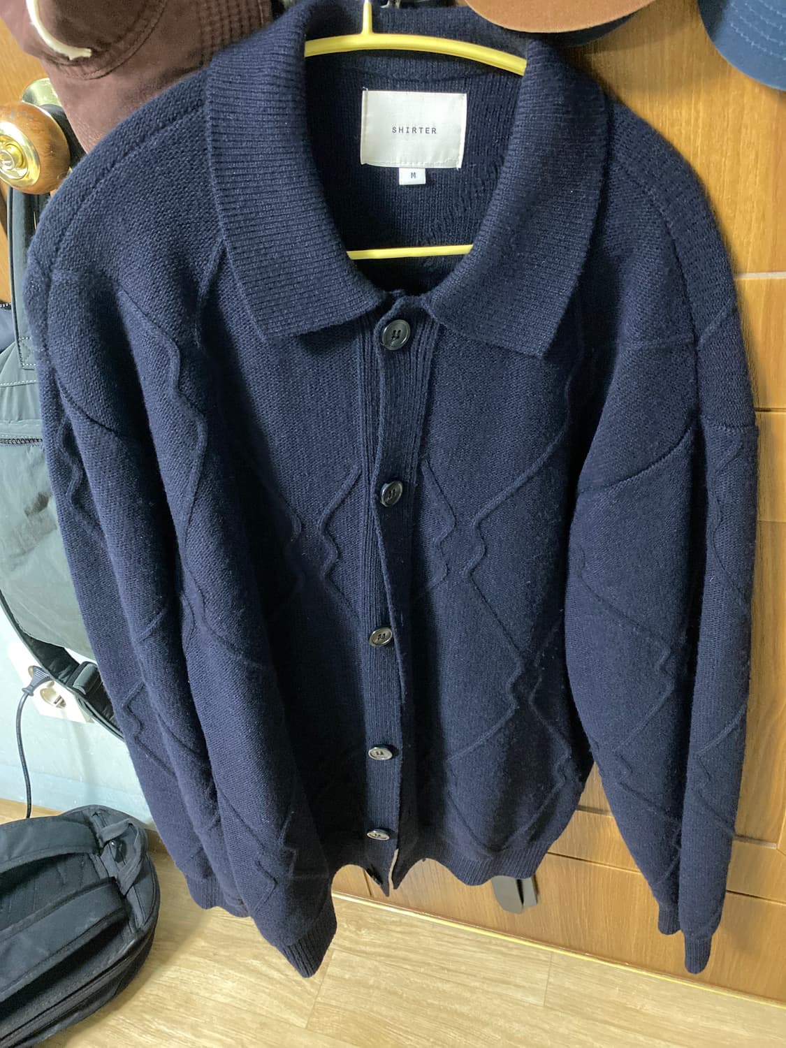 셔터 로고패턴 가디건 네이비 상품이미지2