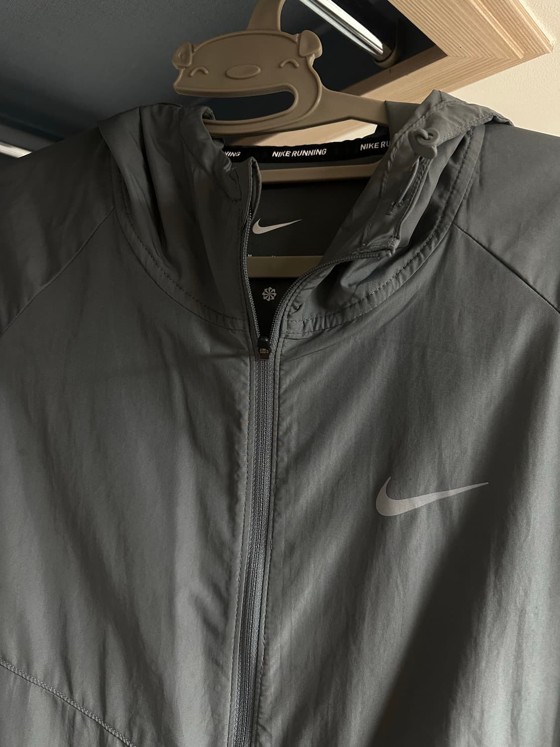 Nike 나이키 바람막이 차콜 색상  상품이미지2