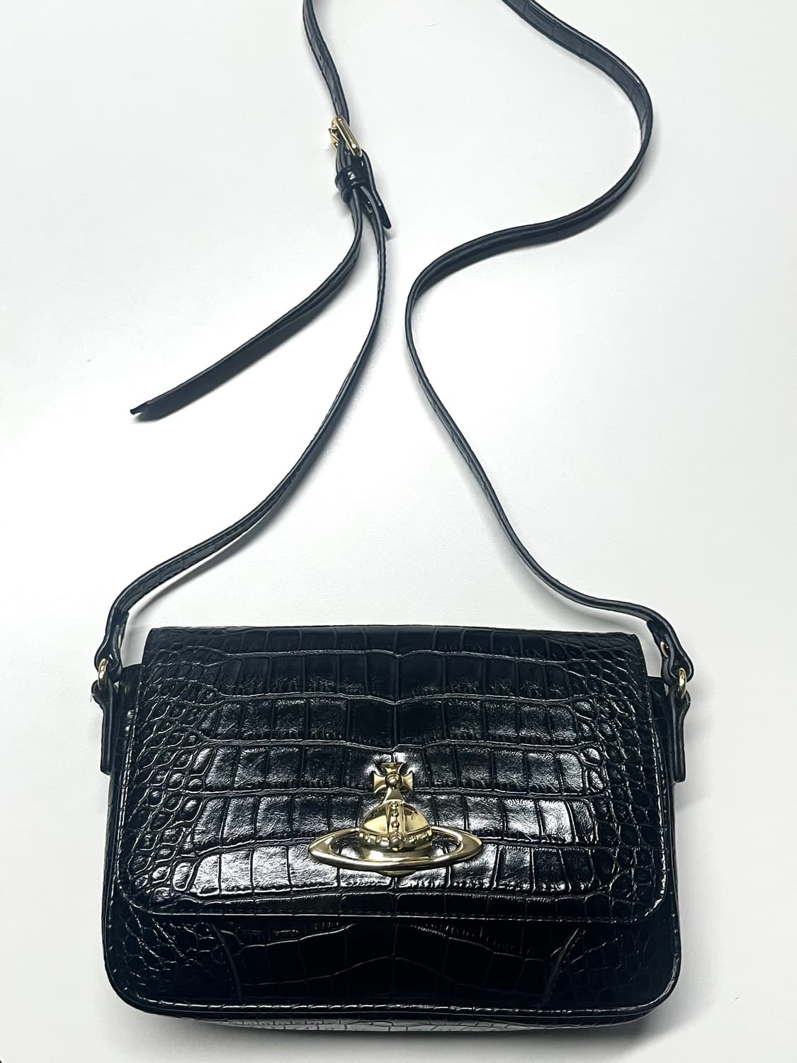 [Vivienne Westwood] 비비안웨스트우드 크록 레더 크로스백 상품이미지2