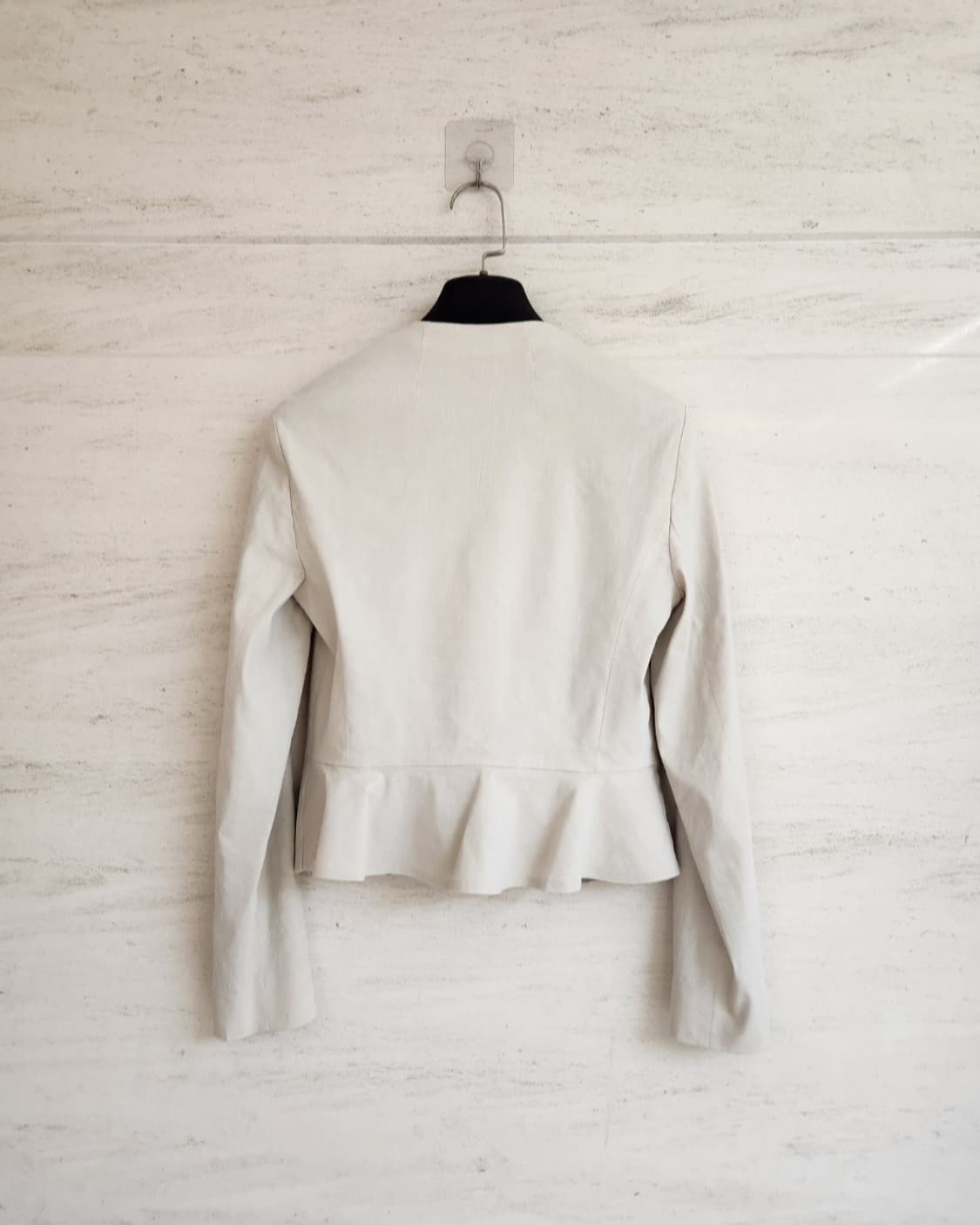 띠어리 24SS 린넨 크롭자켓 44사이즈(베이지색상 판매) 상품이미지8