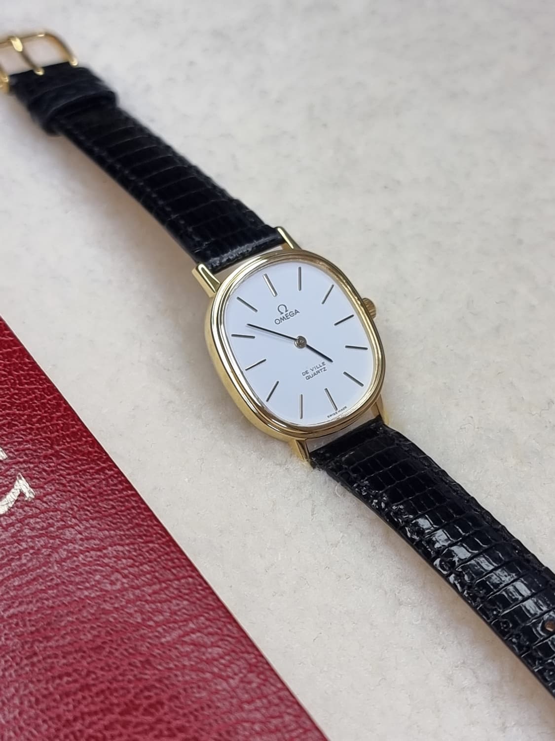 오메가 드빌 앨립스 화이트 다이얼 쿼츠 남여공용 시계 상품이미지3