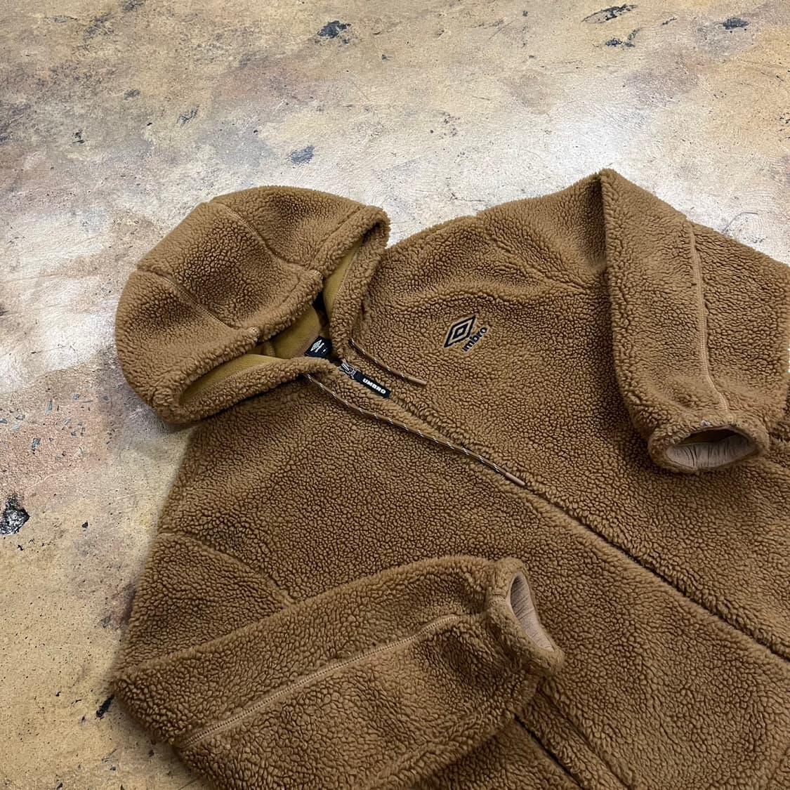 엄브로 브라운 후리스 100 상품이미지1