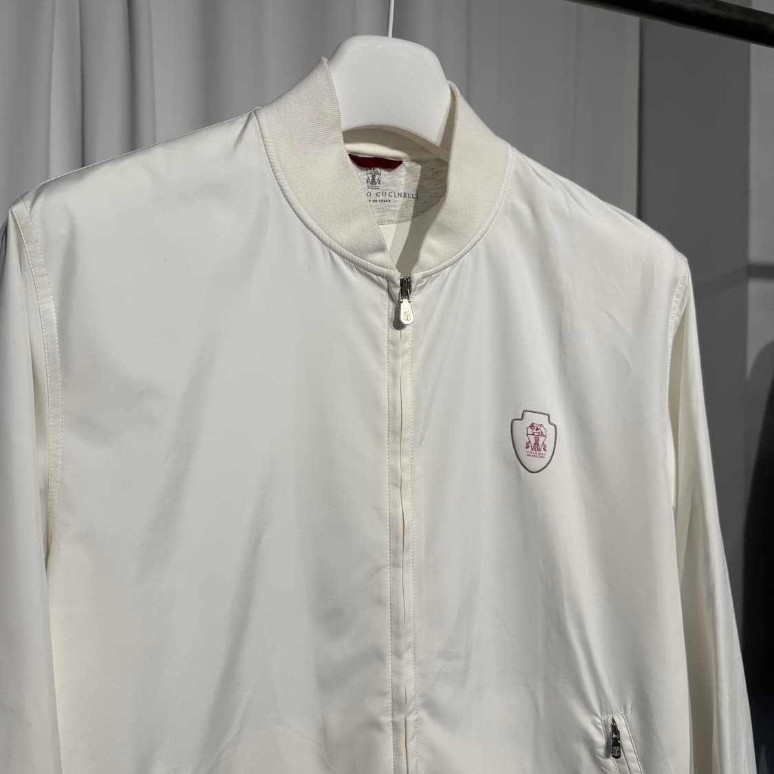 (XL) 브루넬로 쿠치넬리 25FW 엠블럼 로고 집업 블루종 자켓 상품이미지4