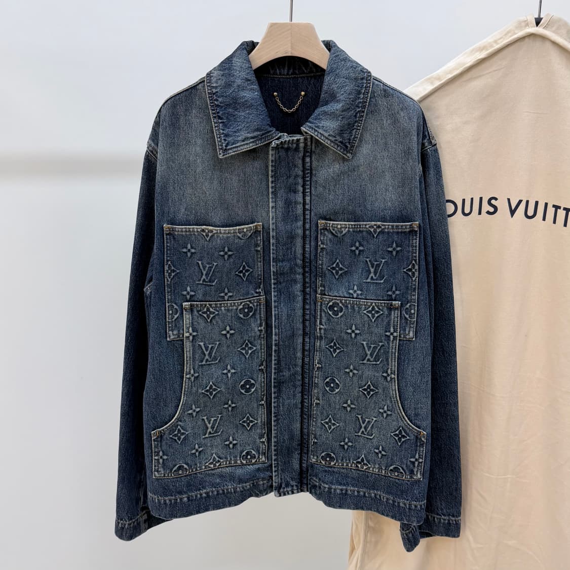 [S+급/50] 루이비통 모노그램 카펜터 워싱 데님 자켓 풀구성 상품이미지1