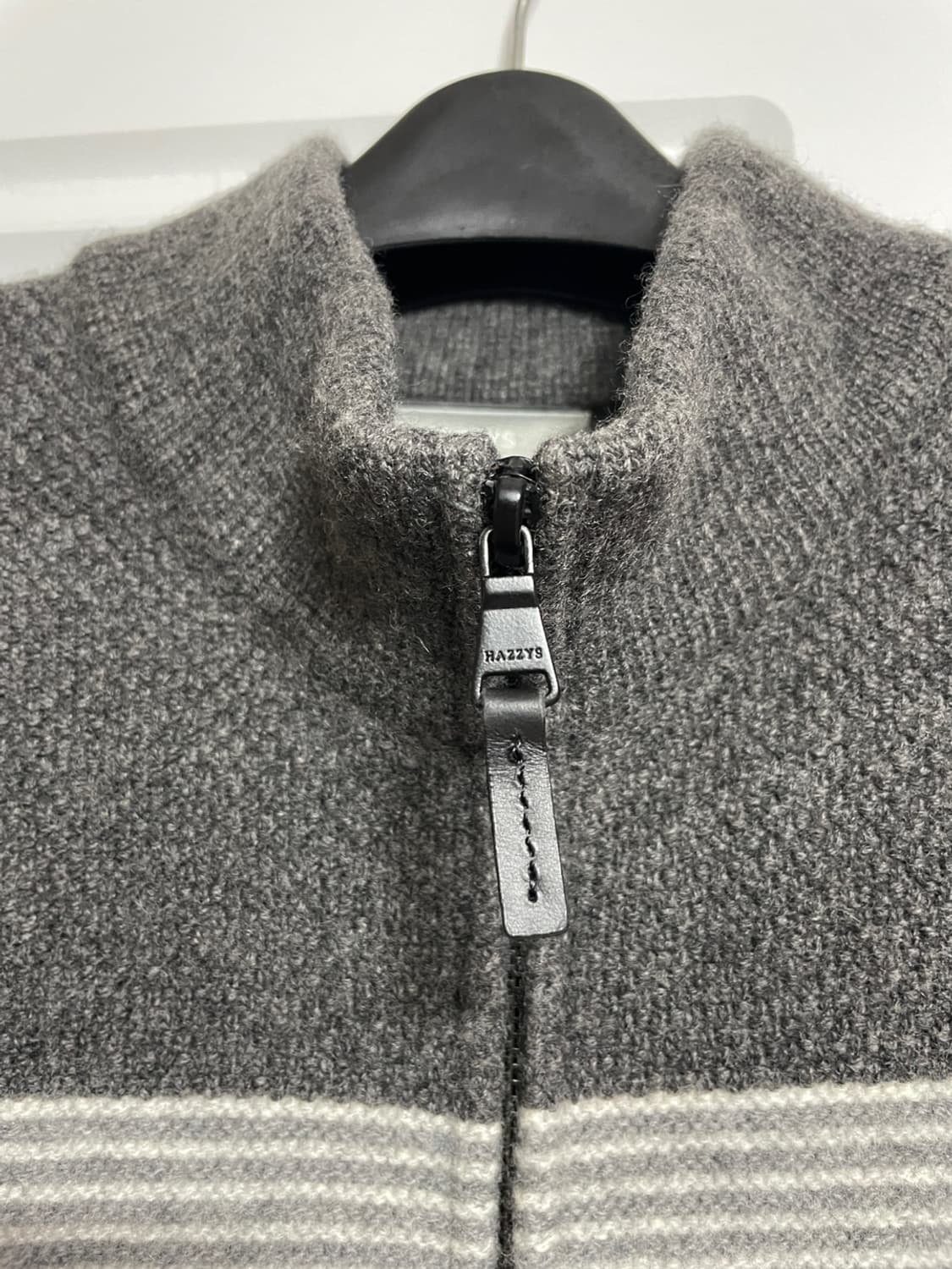 헤지스 집업 니트 상품이미지4