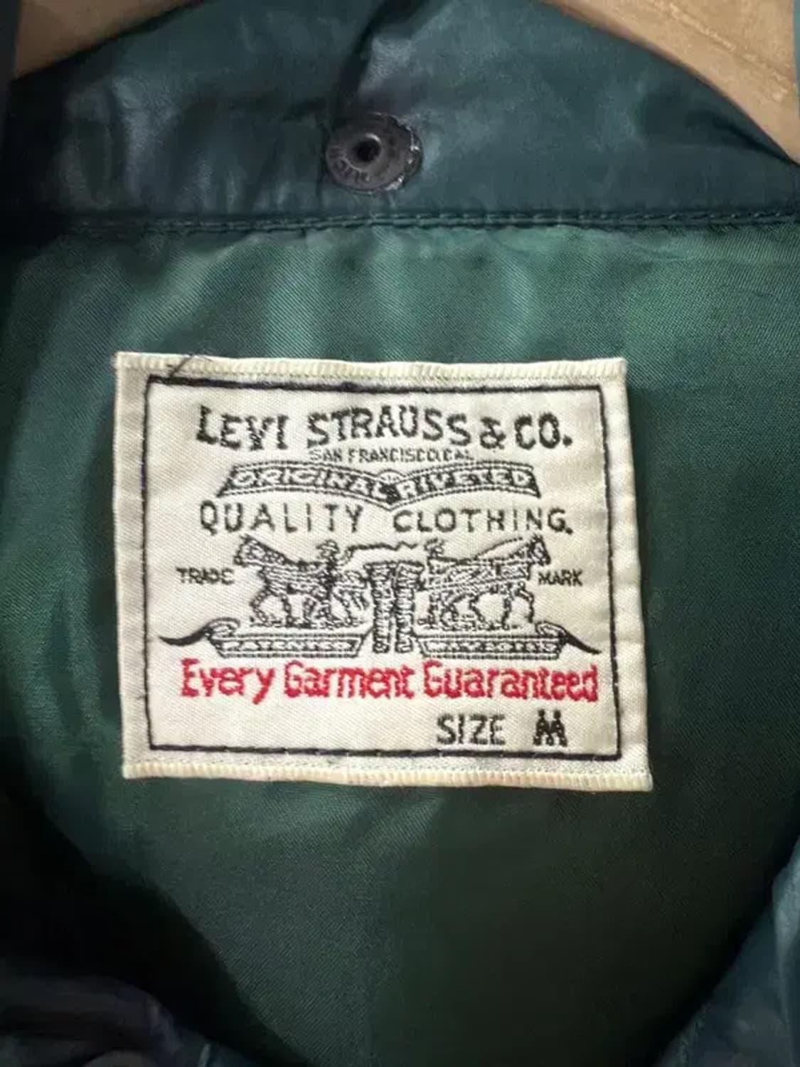 1682 [ LEVI'S ] 리바이스 패딩 [ SIZE: M ] 상품이미지4