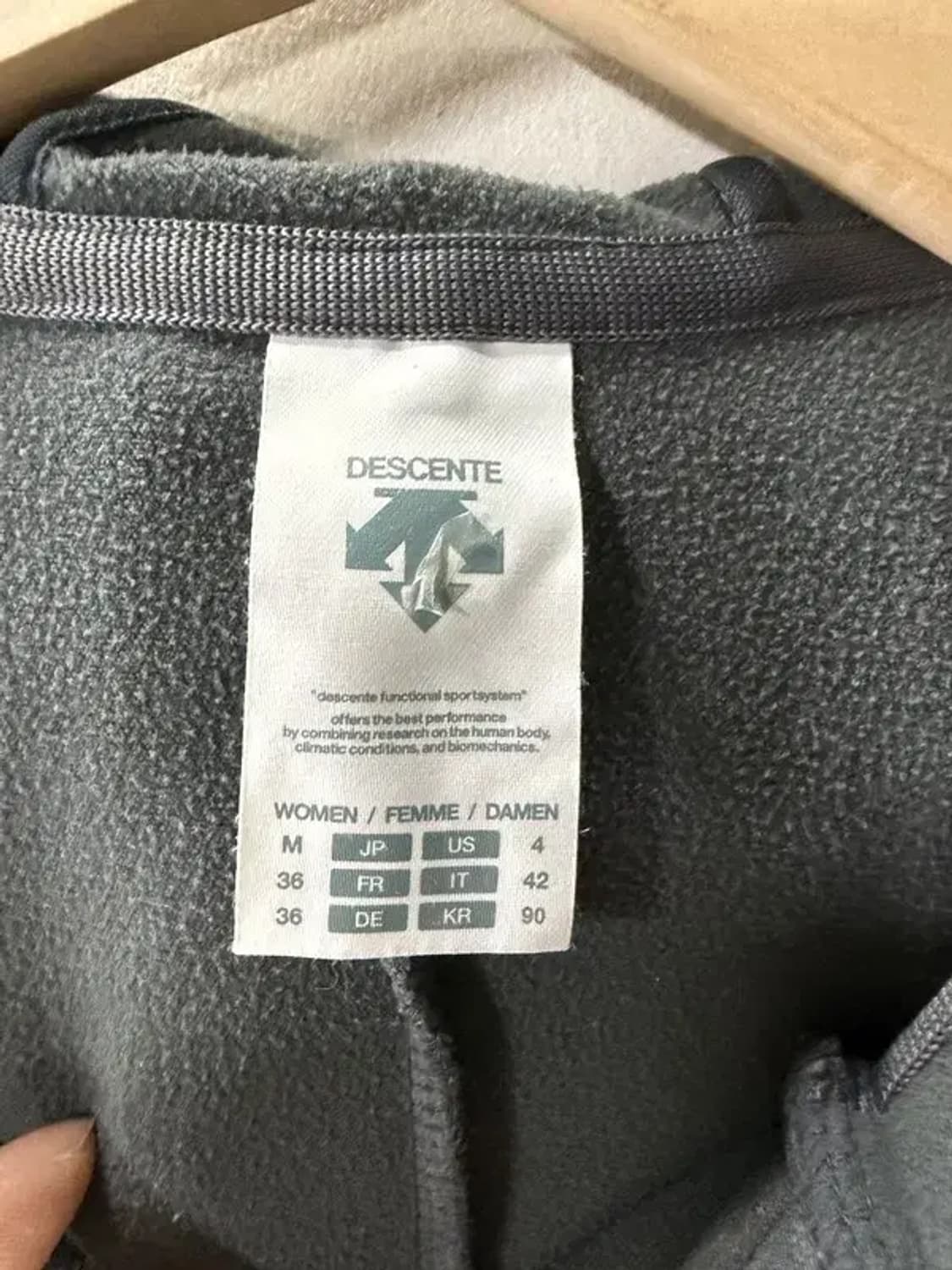 A2238 [ DESCENTE ] 데상트 후드집업 [ SIZE: 90 ] 상품이미지5