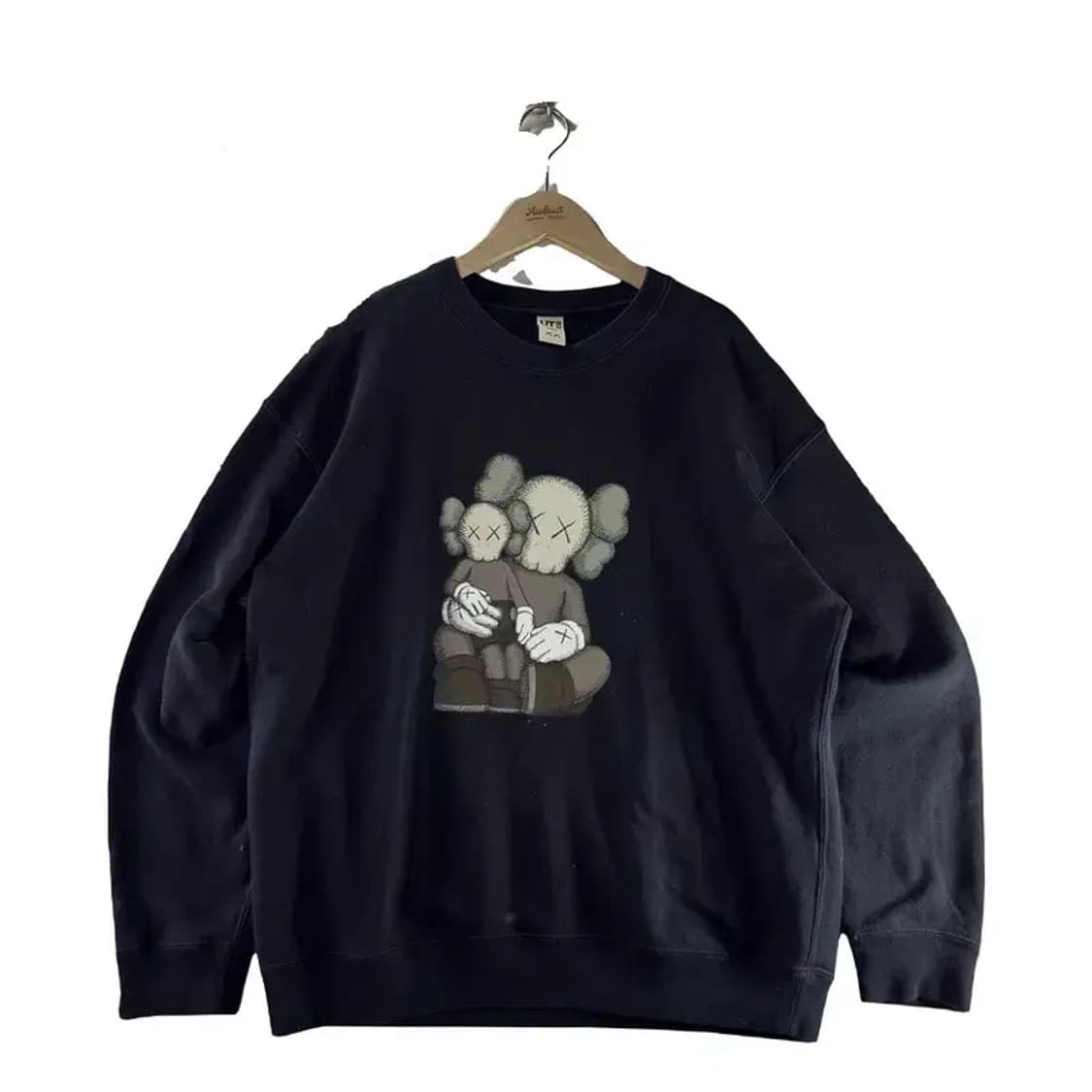 A2346 카우스 x 유니클로 맨투맨 [ SIZE: L ] 상품이미지1